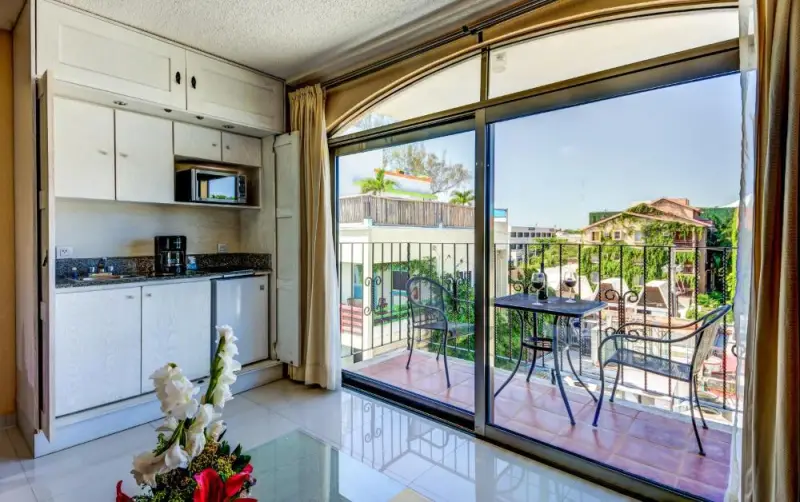 Studio (4 Adults)